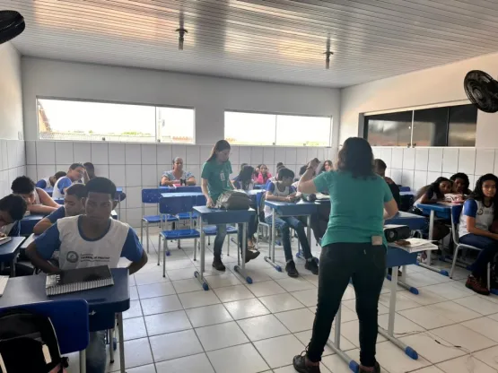 Secretaria de Meio Ambiente acompanha oficina de Educação Ambiental em escola teixeirense