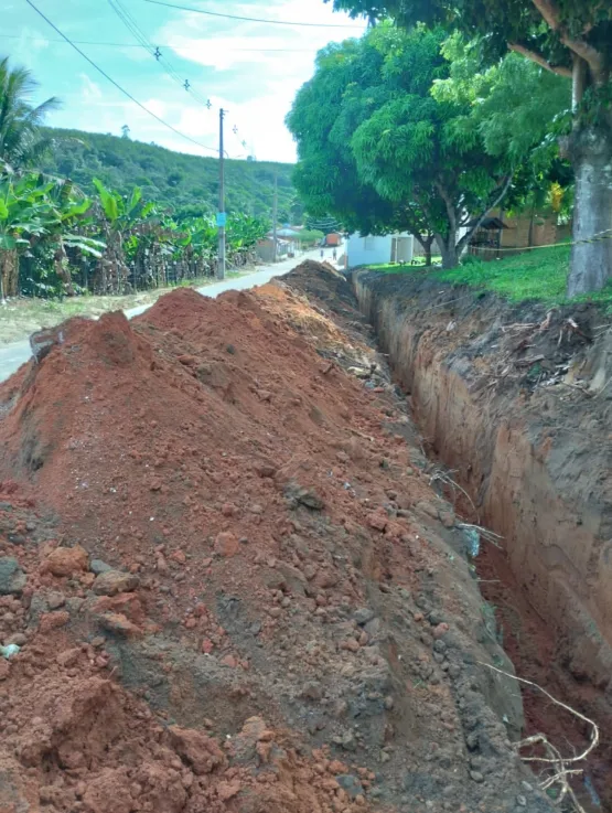 Prefeitura de Alcobaça intensifica recuperação de estradas vicinais no município