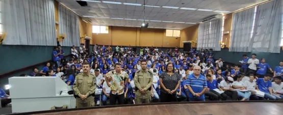 Com auditório lotado Projeto Rede Cidadã fala de fake news e prevenção às drogas drogas no CETEPES de Teixeira de Freitas