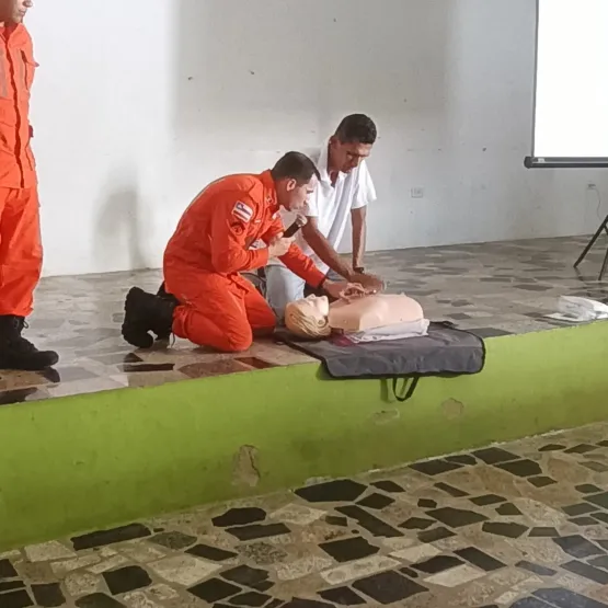 Lajedão - Servidores da educação participam de treinamento de primeiros socorros ministrado por Bombeiros de Teixeira de Freitas