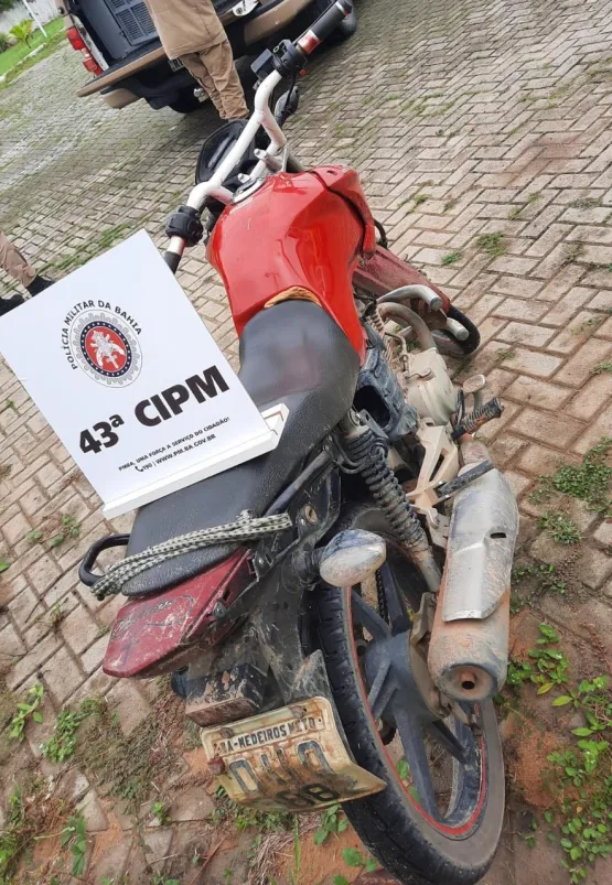 Adolescente suspeito de ter matado padrasto em Medeiros Neto é apreendido com motocicleta roubada em Itamaraju