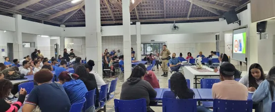 Colégio Henrique Brito, em Teixeira de Freitas, recebe palestras do Projeto Rede Cidadã