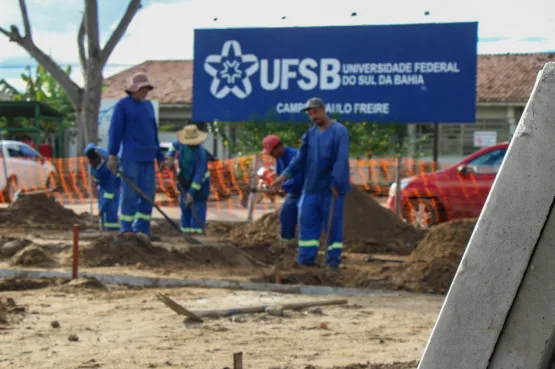 Obras da Praça Joana Angélica seguem em ritmo acelerado em Teixeira de Freitas