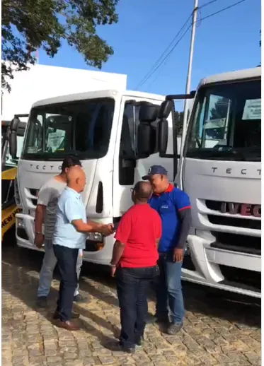 Prefeitura municipal de Ibirapuã adquire 02 Retroescavadeiras e 02 Caminhões novos
