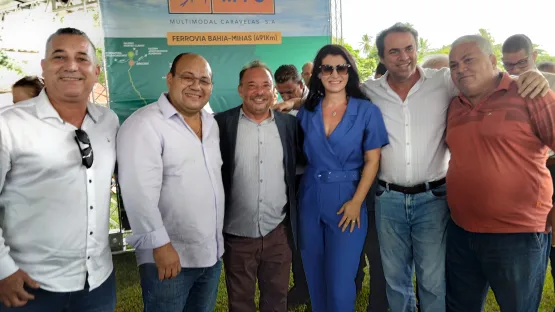 Prefeita Luciana Machado participa da assinatura de reativação da ferrovia Bahia-Minas em Caravelas