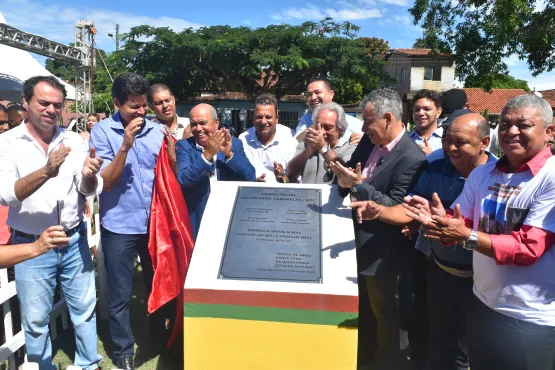 Prefeito Silvio Ramalho recepciona em Caravelas autoridades durante assinatura do Projeto logístico multimodal da ferrovia Bahia-Minas em Ponta de Areia 