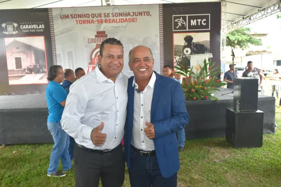 Prefeito Silvio Ramalho recepciona em Caravelas autoridades durante assinatura do Projeto logístico multimodal da ferrovia Bahia-Minas em Ponta de Areia 