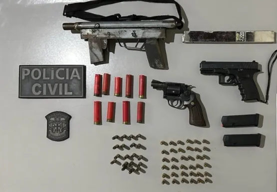 Polícia aprende Metralhadora, pistola e revólver  em Argolo