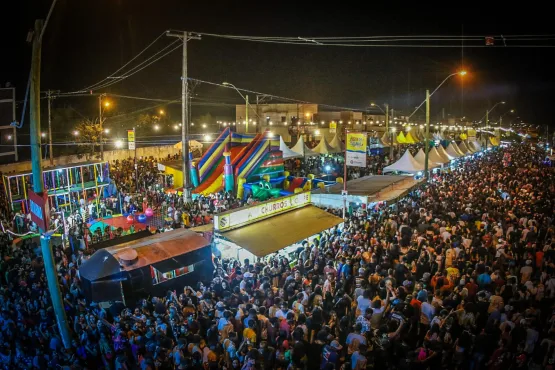 Milhares de pessoas lotam o circuito no segundo dia da Festa da Cidade em Teixeira de Freitas é marcado pelo gingado baiano de Guig Ghetto e Oh Polêmico