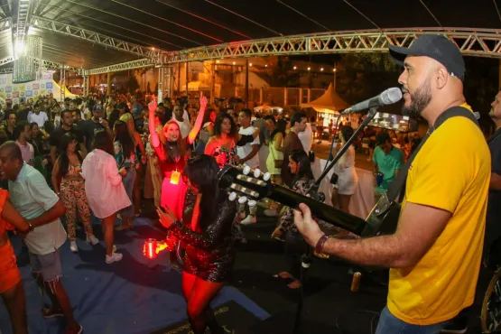 Milhares de pessoas lotam o circuito no segundo dia da Festa da Cidade em Teixeira de Freitas é marcado pelo gingado baiano de Guig Ghetto e Oh Polêmico