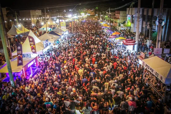 Milhares de pessoas lotam o circuito no segundo dia da Festa da Cidade em Teixeira de Freitas é marcado pelo gingado baiano de Guig Ghetto e Oh Polêmico