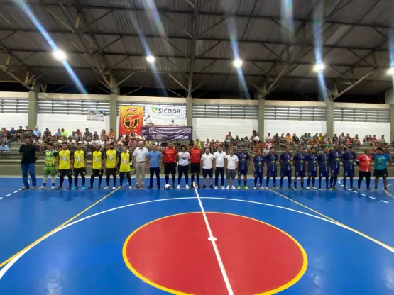 1ª rodada da Copa Comércio de Futsal de Medeiros Neto é marcada com a presença de grande público