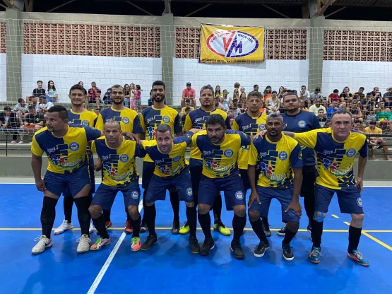 1ª rodada da Copa Comércio de Futsal de Medeiros Neto é marcada com a presença de grande público