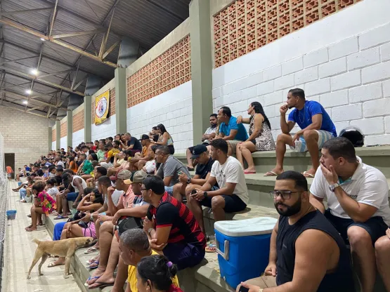 1ª rodada da Copa Comércio de Futsal de Medeiros Neto é marcada com a presença de grande público