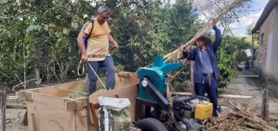 Secretaria de Agropecuária oferece serviços de maquinário para colheita de silagem da agricultura familiar em Mucuri