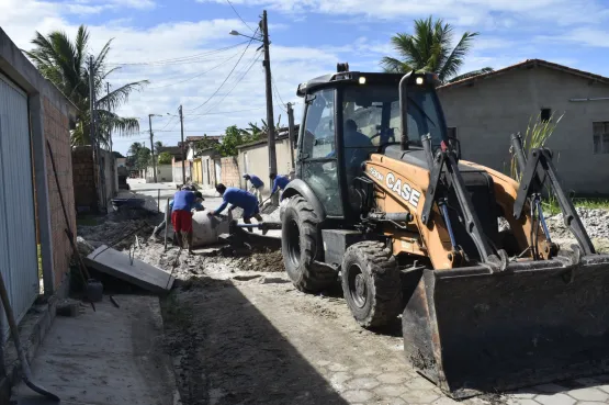 Obras de drenagem do bairro de São Judas Tadeu em Caravelas seguem a todo vapor