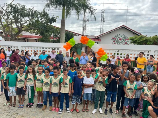 Prefeito Tonzinho reinaugura Escola Municipal Blandino Severo Batista, em Lajedão