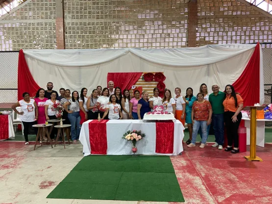 Prefeito Beto Pinto participa de homenagem às mães dos alunos Escola Christinna de Amarante e Mota, no Uldurico Pinto