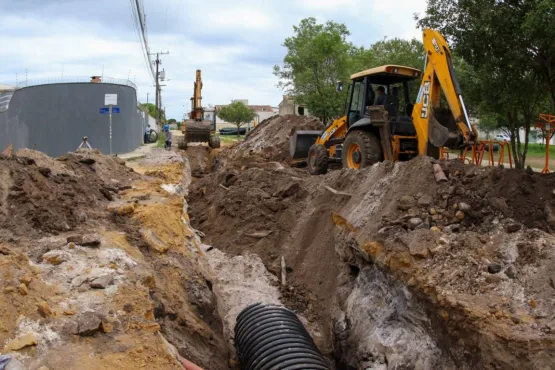 Prefeitura de Teixeira de Freitas prossegue com obra de drenagem no bairro Kaikan