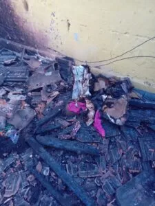 Brutal - Criminosos invadem casa, ataca moradores a facadas e põe fogo no imóvel com uma das vítimas ainda viva, em Serra dos Aimorés