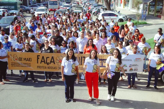 Caminhada da campanha Faça Bonito  chama  atenção para a conscientização e o combate da violência sexual contra crianças e adolescentes em Teixeira de Freitas