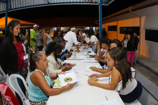 Teixeira de Freitas - Secretaria de Habitação realiza a entrega de títulos dominiais para moradores do bairro Liberdade II