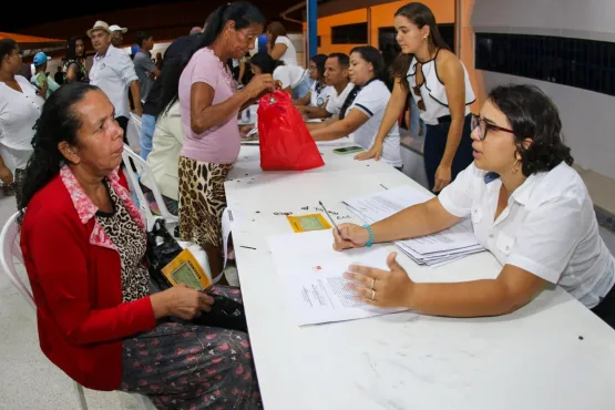 Teixeira de Freitas - Secretaria de Habitação realiza a entrega de títulos dominiais para moradores do bairro Liberdade II