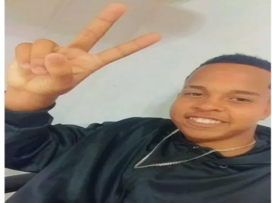 A morte bate à porta – Jovem é alvejado a tiros na porta de sua casa em Itabatã