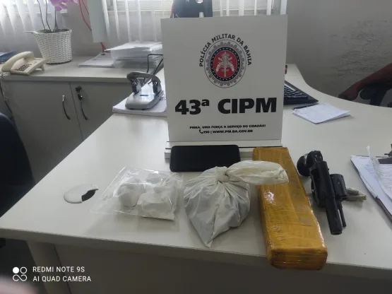 43ª CIPM realiza prisões por porte ilegal de arma e tráfico de drogas, em Itamaraju.