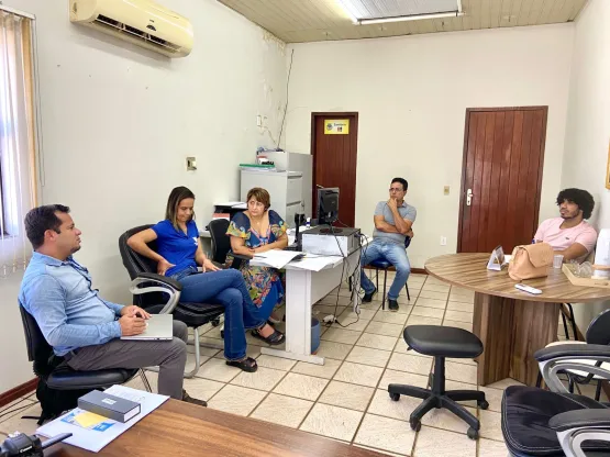Prefeitura de Medeiros Neto realiza reunião com a Secretaria de Cultura do Estado da Bahia para discutir a implementação da Lei Paulo Gustavo e do Sistema Municipal de Cultura