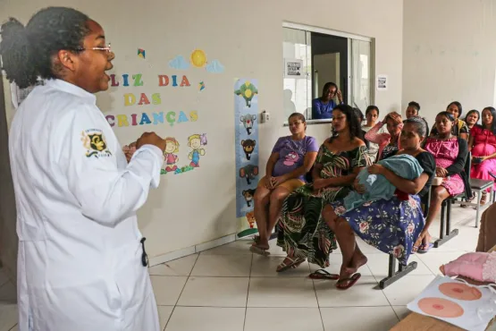 Roda de conversa orienta gestantes sobre cuidados durante gravidez e puerpério, em Teixeira 