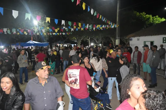 Lajedão -São João antecipado de Vila Betinho dá início aos festejos juninos na região e atrai grande número de pessoas 