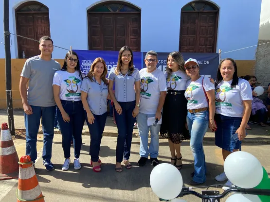 Prefeitura de Medeiros Neto entrega de mudas nativas e faz sorteio de bicicletas entre estudantes no Dia do Meio Ambiente