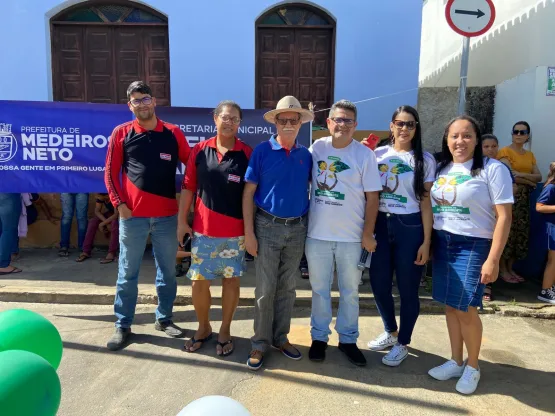 Prefeitura de Medeiros Neto entrega de mudas nativas e faz sorteio de bicicletas entre estudantes no Dia do Meio Ambiente