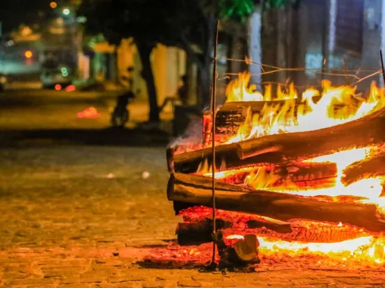 Em tempo de festas juninas, campanha alerta sobre risco de queimaduras