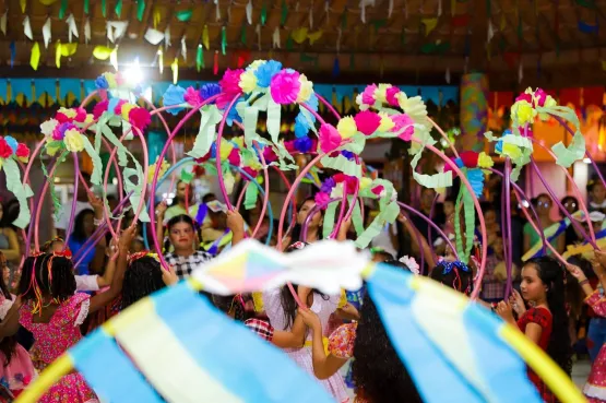 Ibirapuã -Primeira noite com “Temperos e Chamegos” no Arraiá da Biratinga, surpreende pela decoração, programação e muita alegria