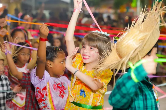 Ibirapuã -Primeira noite com “Temperos e Chamegos” no Arraiá da Biratinga, surpreende pela decoração, programação e muita alegria