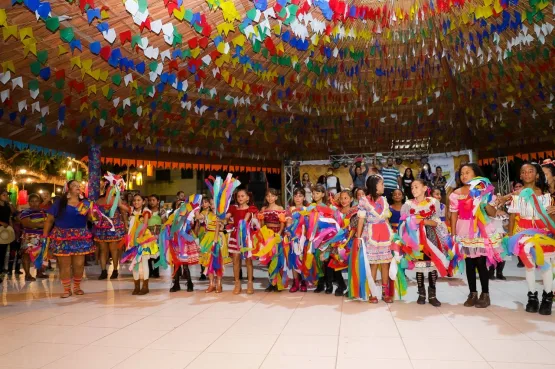 Ibirapuã -Primeira noite com “Temperos e Chamegos” no Arraiá da Biratinga, surpreende pela decoração, programação e muita alegria