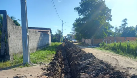 Prefeitura de Mucuri em parceria com a Embasa amplia rede de abastecimento de água no bairro 1º de Maio