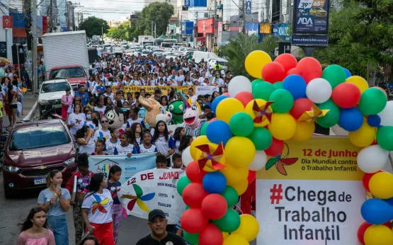 Prefeitura de Teixeira de Freitas realiza caminhada de conscientização contra o Trabalho Infantil 