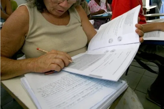 Bahia avança no combate ao analfabetismo e tem a menor taxa do Nordeste