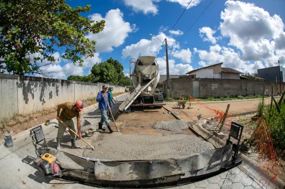 Prefeitura prossegue com pavimentação do Alto do Tancredo; confira