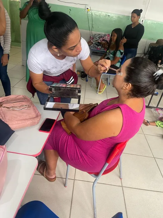 Secretaria de Assistência  Social de Lajedão realiza evento com distribuição de brindes e sessão de fotos para gestantes 