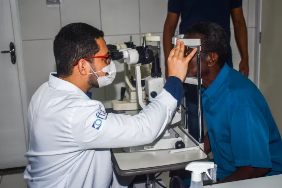Mutirão do Glaucoma atende quase 200 pessoas em Caravelas, oferecendo cuidados oftalmológicos essenciais