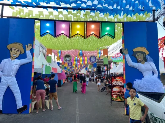 Ornamentação junina é destaque no circuito do 35º Arraiá do Água Fria, em Medeiros Neto