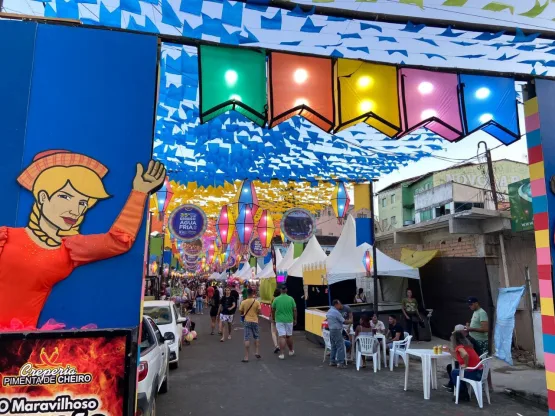 Ornamentação junina é destaque no circuito do 35º Arraiá do Água Fria, em Medeiros Neto