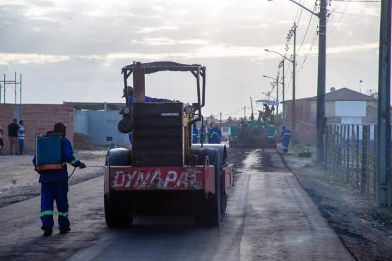 Prefeitura de Teixeira de Freitas avança com pavimentação da rua México