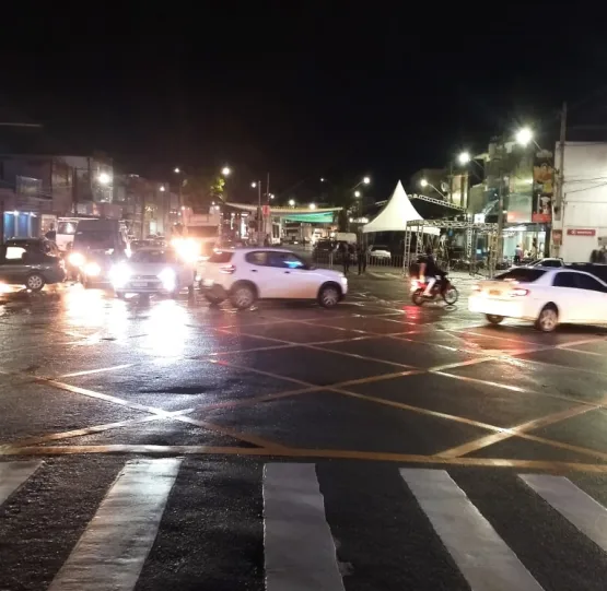 Evento privado apoiado pelo Governo do Estado interdita trecho da Av.  Getúlio Vargas , tranforma Teixeira de Freitas num caos. Motoristas e comerciantes reclamam