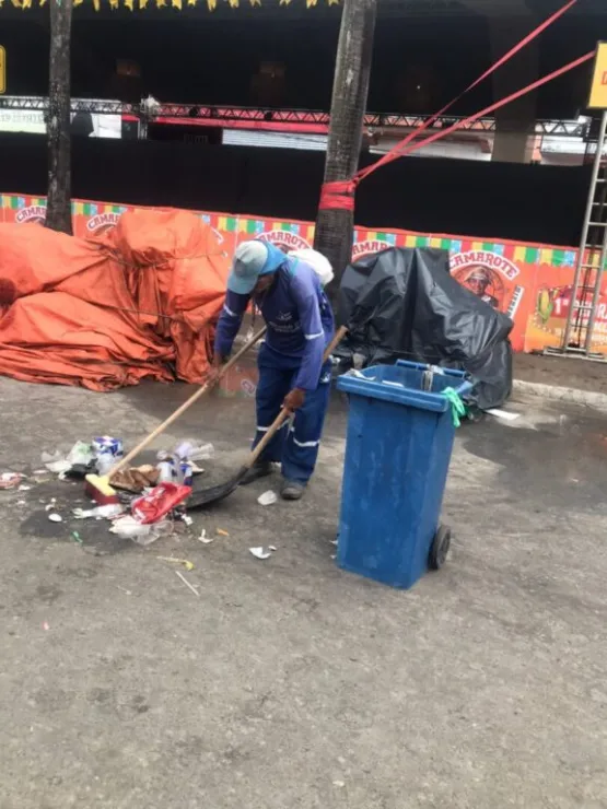 Prefeitura de Teixeira  intensifica ações de limpeza após evento na Avenida Presidente Getúlio Vargas