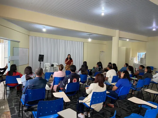Prefeitura de Medeiros Neto realiza palestra para pacientes do CAPS e sociedade civil